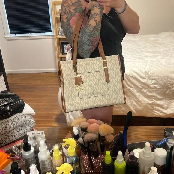 ๐ฅ LOWEST PRICE (small stain & imperfection) - Picture 11 of 15